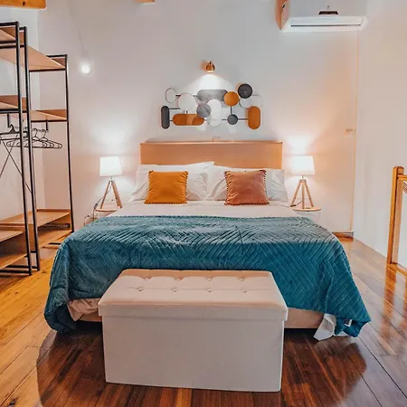 בית נופש Yellow House - Casa 1 *